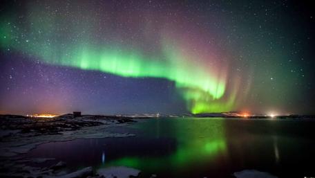 Majestic Dance of the Northern Lights wallpaper