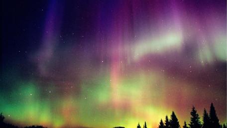 Mesmerizing Aurora Borealis in a Starry Night Sky wallpaper