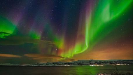 Northern Lights Over a Tranquil Lake wallpaper