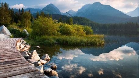 Tranquil Lake and Mountain Landscape wallpaper
