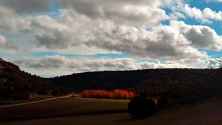 Autumn Serenity in Valdanzuelo wallpaper