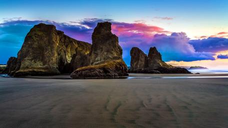 Majestic Shoreline at Dusk wallpaper