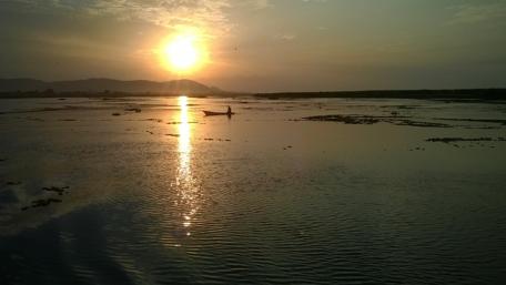 Serene Sunset Over Calm Waters wallpaper