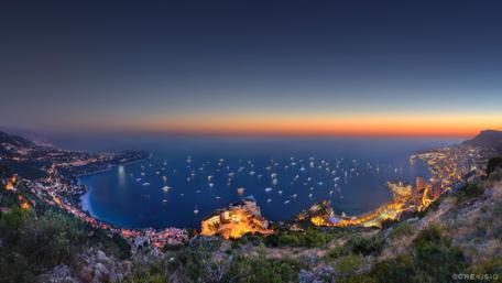Stunning Coastal Cityscape at Dusk wallpaper