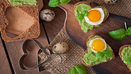 Heartfelt Breakfast Delight: Quail Egg on Toast wallpaper
