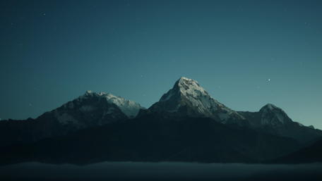 Majestic Night Over Silent Peaks wallpaper