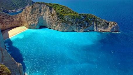 Serene Coastal View Enveloped in Azure Waves wallpaper