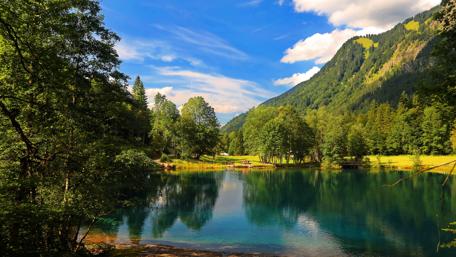 Tranquil Lake Amidst Lush Mountains wallpaper