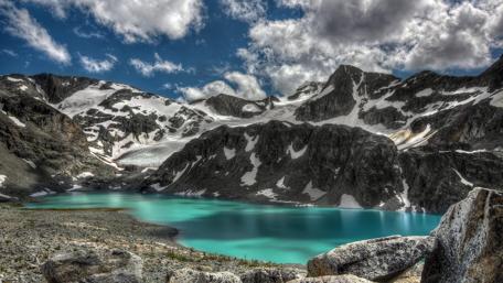 Majestic Mountain Lake Serenity wallpaper