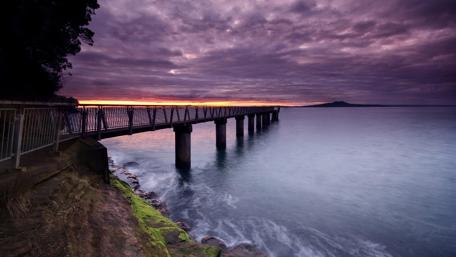 Serene Sunset Over the Pier wallpaper