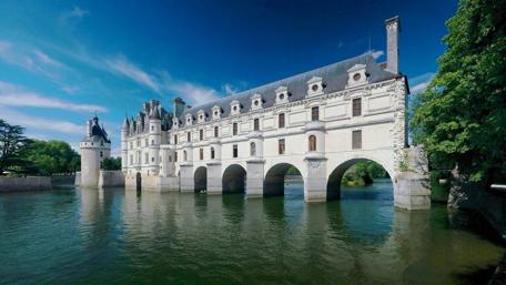 Majestic Castle Reflected in Tranquil River Water wallpaper