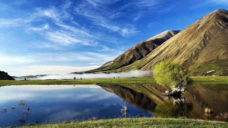 Serene Lake Reflection Amidst Majestic Mountains wallpaper