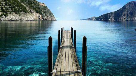 Serene Pier Over Tranquil Waters wallpaper