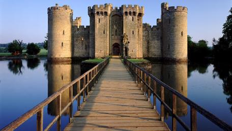 Majestic Bodiam Castle at Sunrise wallpaper