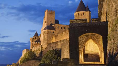Majestic Castle Under a Twilight Sky wallpaper