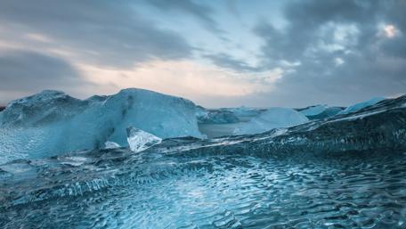 Frozen Serenity in Icy Waters wallpaper