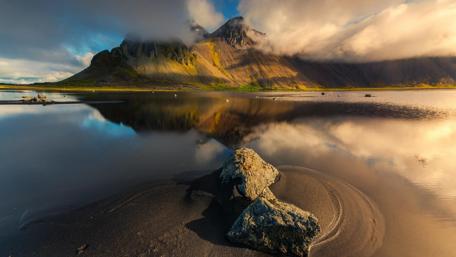 Tranquil Reflection in Nature's Embrace wallpaper