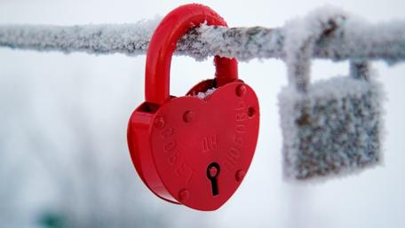 Frozen Heart Lock of Love wallpaper