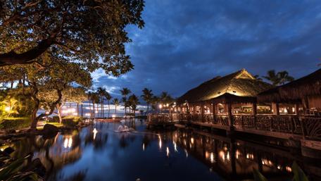 Evening Tranquility at a Tropical Paradise Resort wallpaper