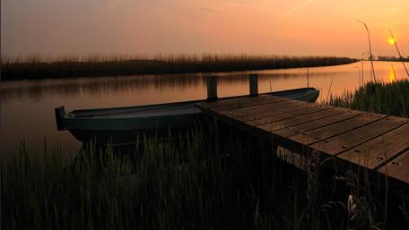 Serene Evening at the Pier wallpaper
