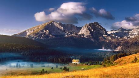 Misty Mountain Retreat wallpaper