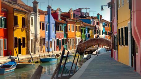 Vibrant Colors of Burano Island wallpaper