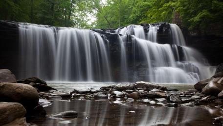 Serenity in Nature's Waterfall Scene wallpaper