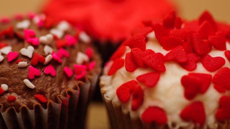 Sweet Valentine's Day Cupcakes for Romance and Love wallpaper