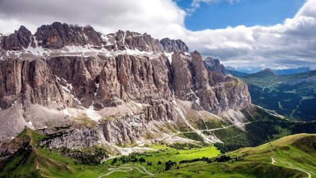Majestic Mountain Landscape Awaits Your Discovery wallpaper