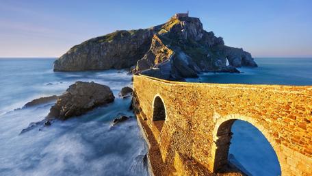 Majestic Bridge to Gaztelugatxe Island wallpaper