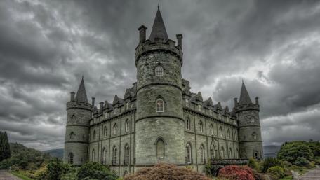 Majestic Scottish Castle Under Cloudy Skies wallpaper