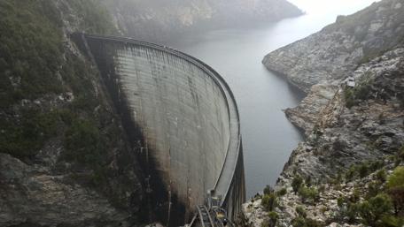 Majestic Reservoir Viewpoint Enhancing Nature's Beauty wallpaper