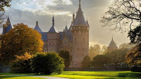 Majestic Castle in Autumn Glow wallpaper