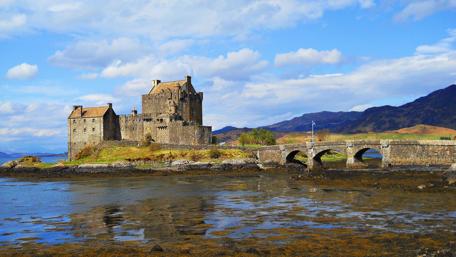 Eilean Donan Castle by the Water's Edge in Scotland wallpaper