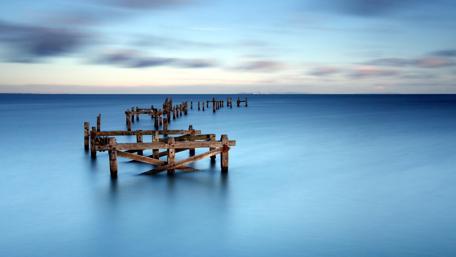 Tranquil Seascape with Weathered Pier wallpaper