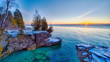 Winter's Tranquil Shoreline Sunset wallpaper