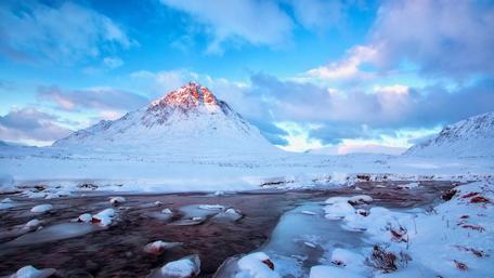 Snowy Mountain Serenity wallpaper