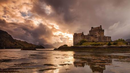 Eilean Donan Castle (Dornie, Scotland) wallpaper