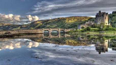 Eilean Donan Castle (Dornie, Scotland) wallpaper