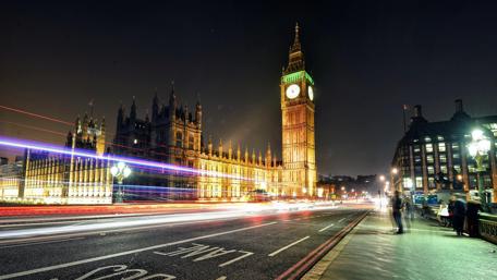 Nighttime Hustle in London wallpaper