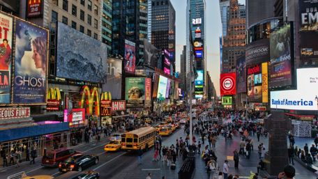Bustling Times Square at Dusk wallpaper