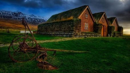 Serene Countryside Evening Cottage wallpaper