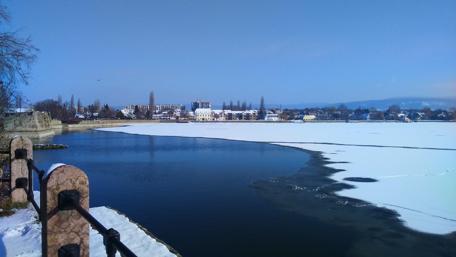 Tranquil Winter Lake in Hungary wallpaper