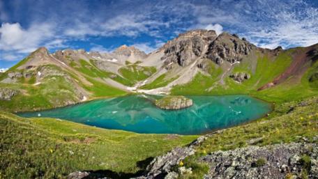 Stunning Mountain Lake View Amidst Lush Greenery wallpaper
