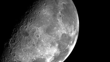 Supermoon Magnificence in 4K Detail wallpaper