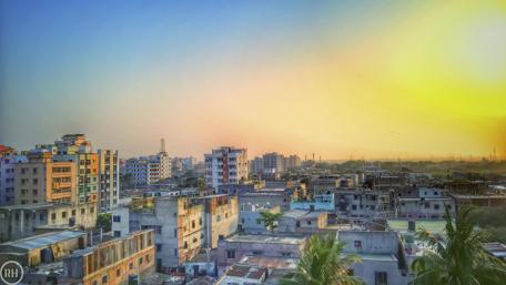 Vibrant Dhaka Skyline at Sunset wallpaper