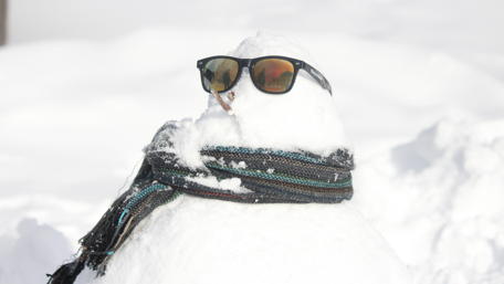 Cool Snowman Chillin' in Shades and Scarf wallpaper