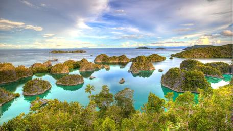Breathtaking Island Paradise in Papua Indonesia wallpaper
