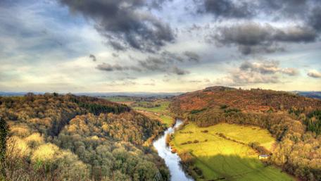 Serene Landscape of Symonds Yat Valley wallpaper