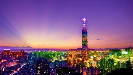Vibrant Cityscape at Dusk wallpaper